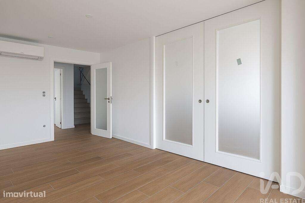 Casa T6 em Encarnação de 265,00 m2 - Grande imagem: 4/28