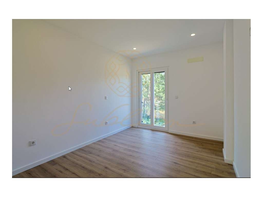 Moradia Nova com 4 Assoalhadas, Garagem Box e Piscina!-36