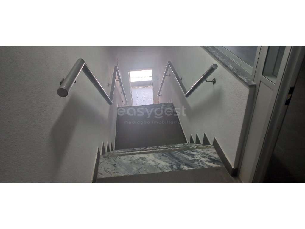 Edifício de 3 pisos para comércio e serviços com loja 236 m2 no R/C... - Grande imagem: 5/12