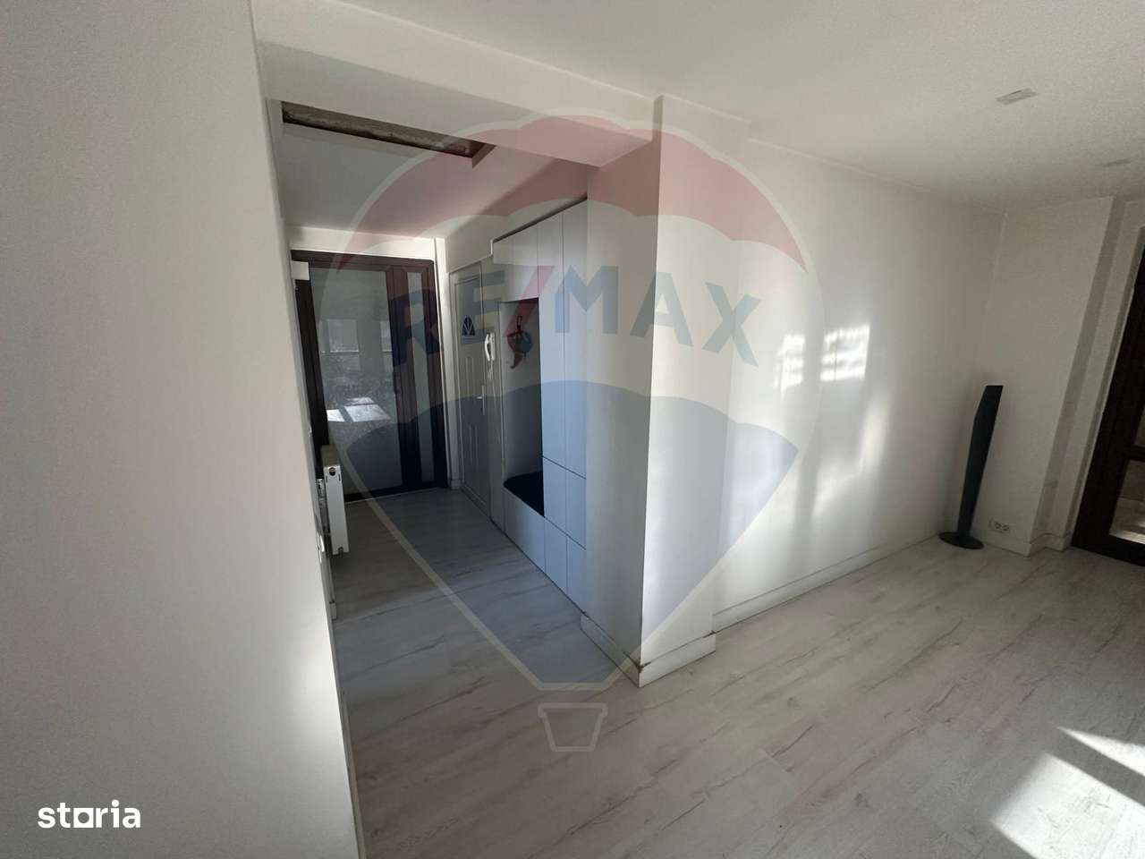 Apartament cu 4 camere de vânzare în zona Rovine - Imagine principală: 5/17
