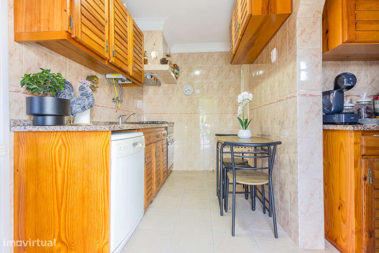 Moradia T2 com piscina e com Anexo T1 em Fernão Ferro, Seixal-17