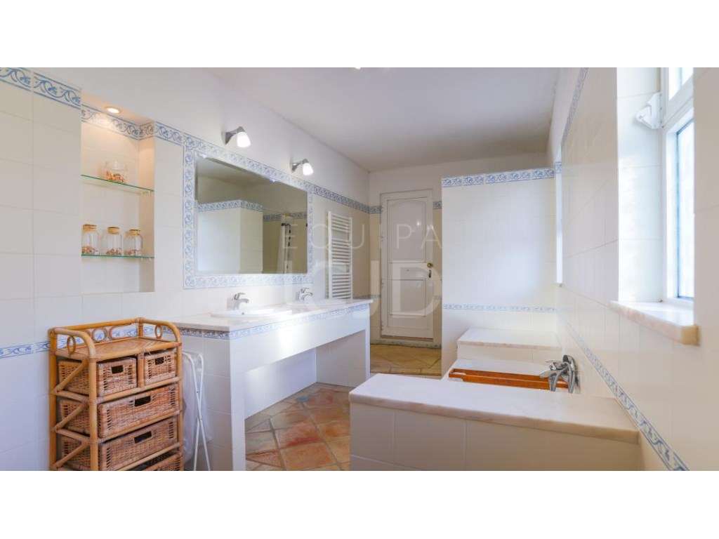 Fantástica Moradia Isolada T4 Frente ao Golfe, Totalmente Remodelad...-25