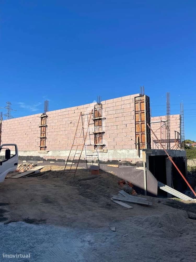 Moradia Nova com Piscina - Grande imagem: 5/10