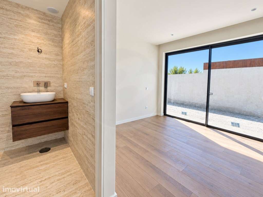 Moradia T3+1 de Luxo com Piscina-6
