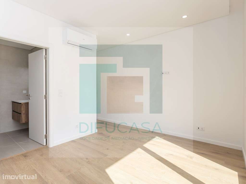 R084_2_Moradia Geminada T3+1-26