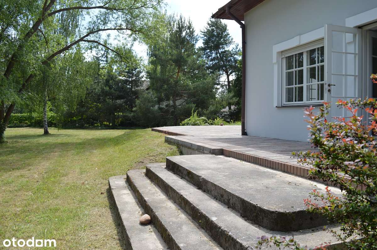 Willa z dużym ogrodem-4
