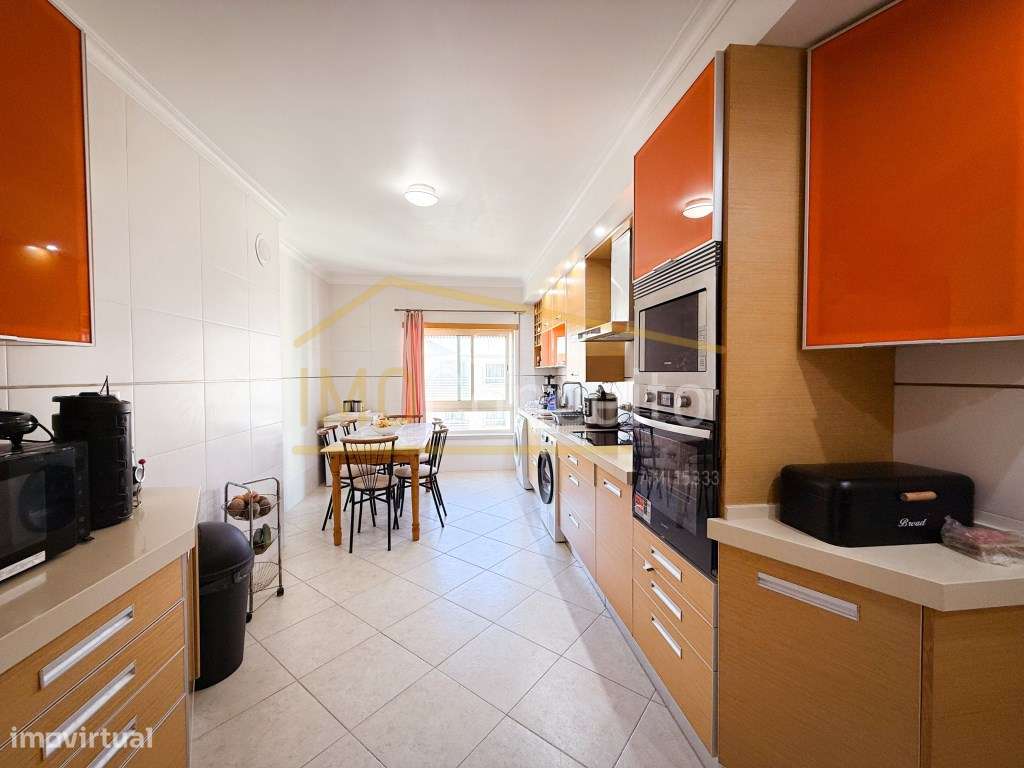 Apartamento T3 + T1 no Entroncamento com grandes áreas e garagem pa... - Grande imagem: 4/47