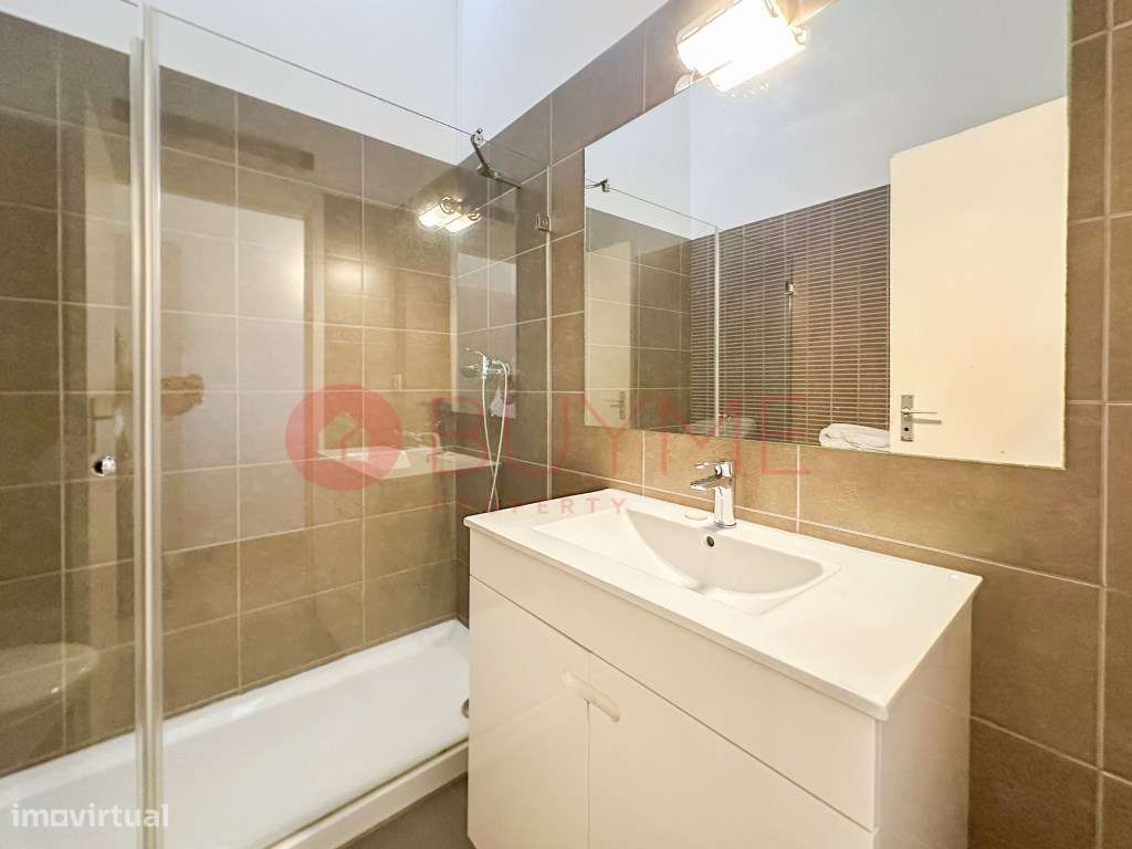 Moradia em Banda T2 em Condomínio com Piscina e Jardins | Vilamoura-11
