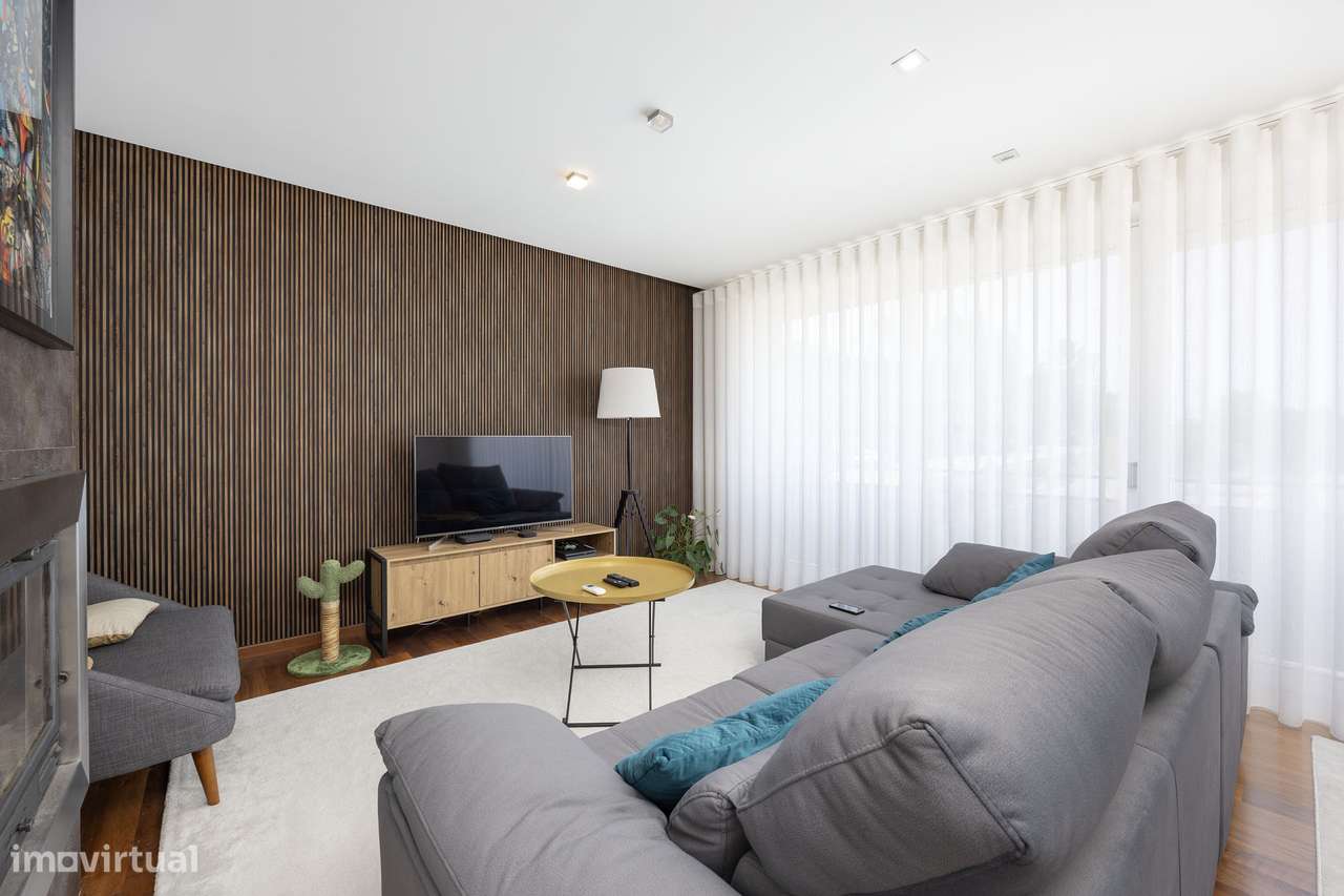 Apartamento T3 com 140m2 | Garagem 2 carros-2
