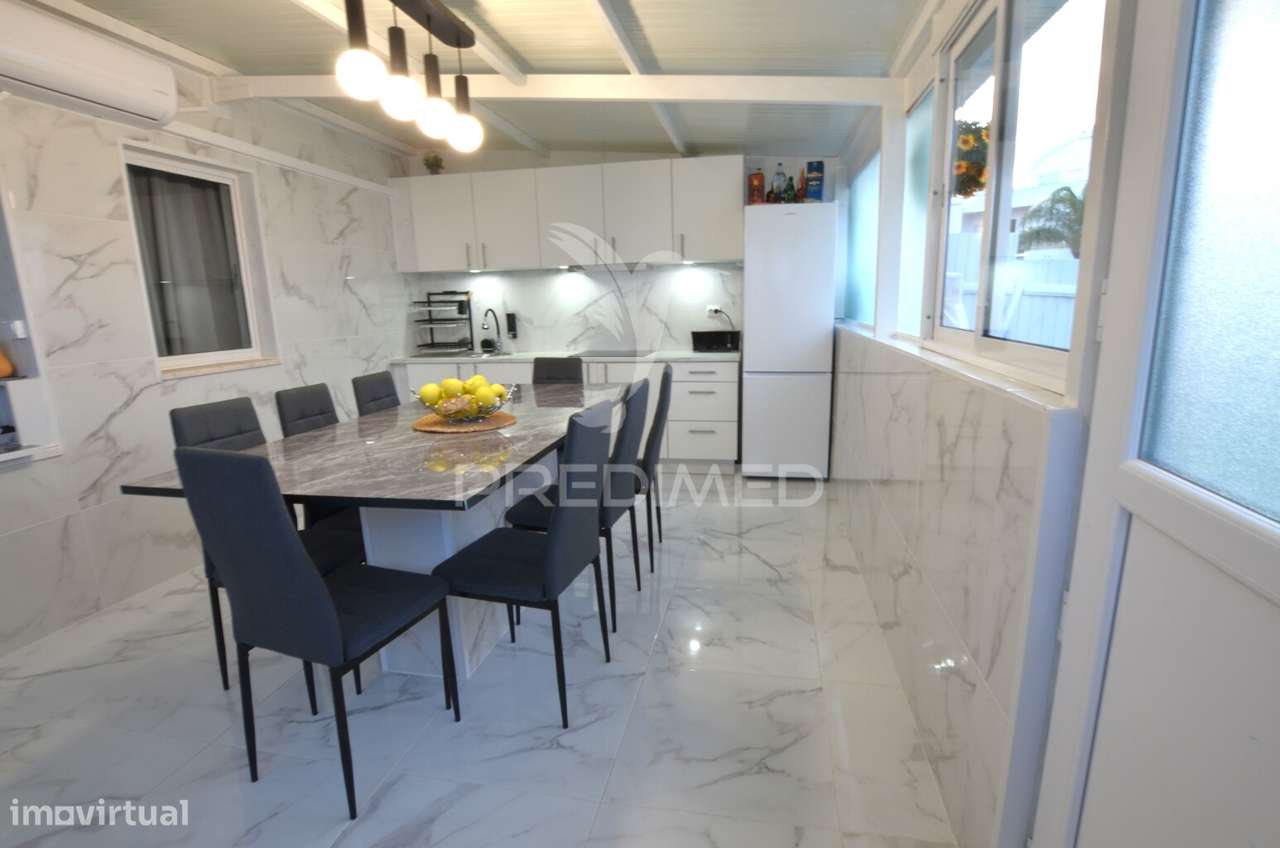 Apartamento T0 + 3 remodelado para arrendar ao ano - Grande imagem: 5/18