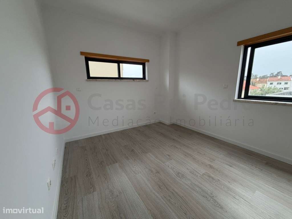 Moradia T5 remodelada no Feijó, Almada-44