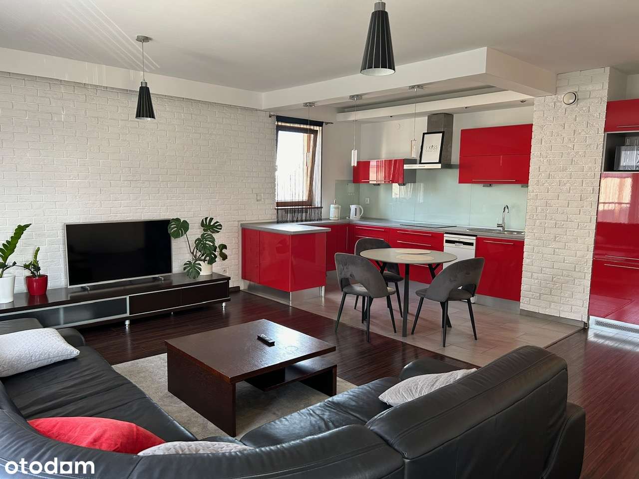 przestronne, wyposażone mieszkanie z balkonem-3