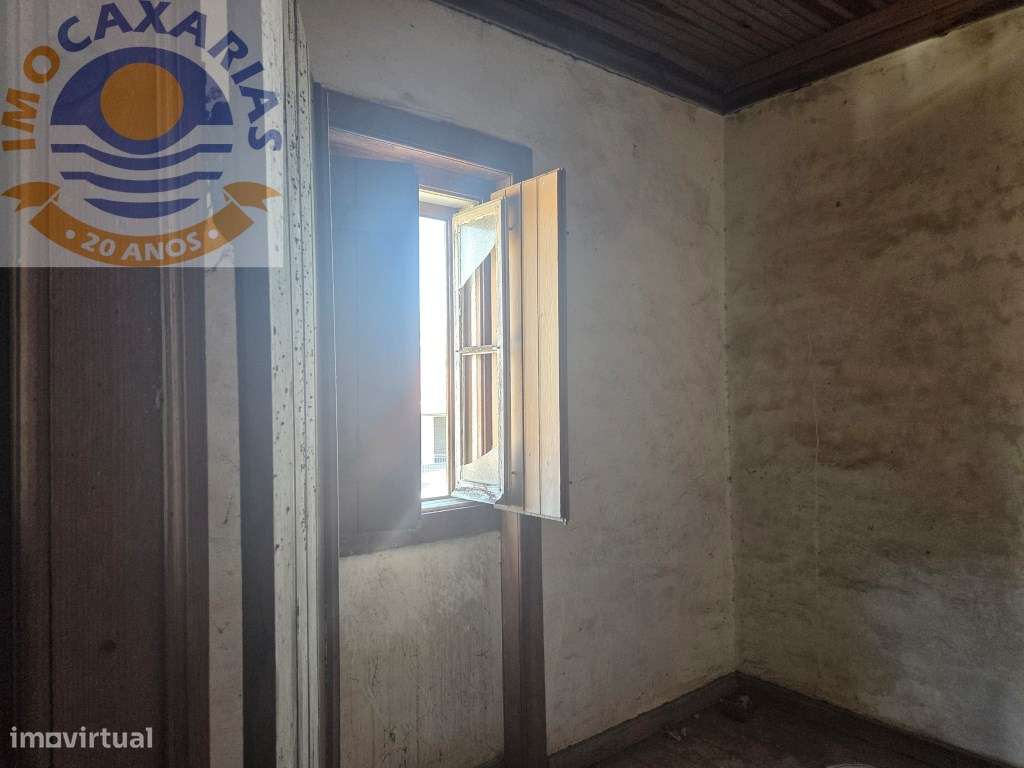 Moradia Rústica com Pátio e Anexos para Recuperar - Urqueira, Ourém-30
