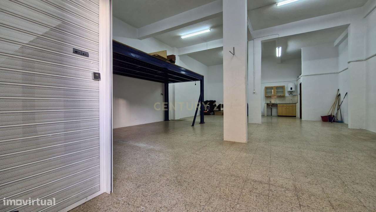 Garagem renovada bem localizada-3