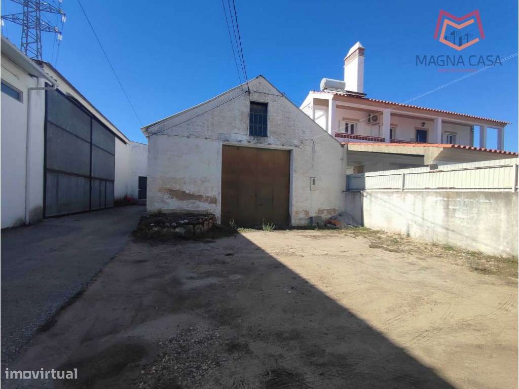 Moradia em Propriedade Total com 3 apartamentos T3, + 1 apartamento...-6