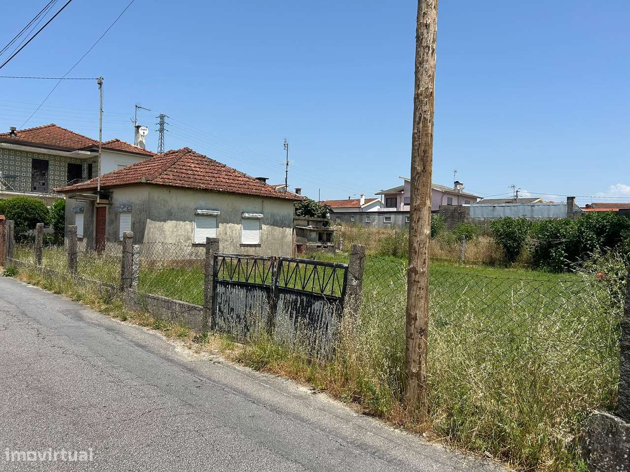 Moradia Isolada T2 para Restaurar em Paredes-11