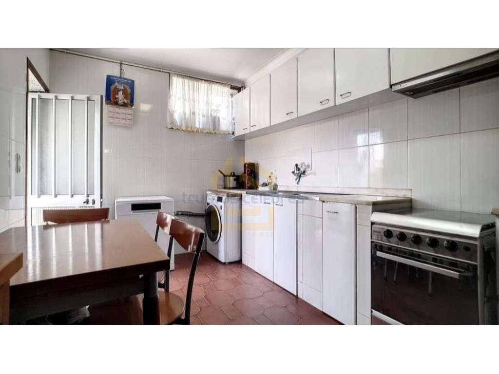 Moradia Bi-Familiar V7 nas Caxinas apenas 500 metros da praia e jun...-8