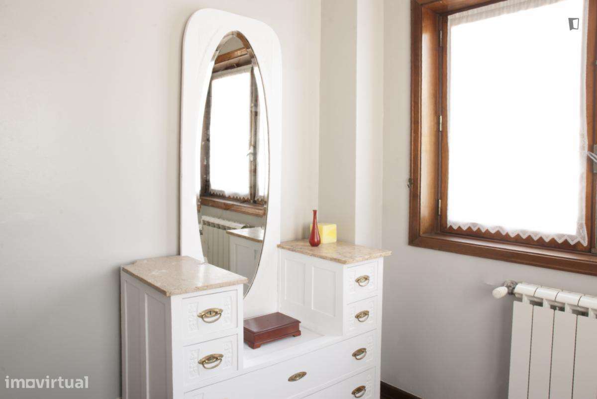 Quarto - localizado em Paranhos Porto - Grande imagem: 3/44