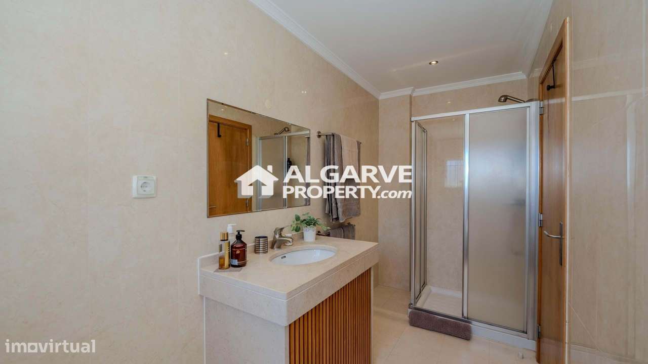 Bonita moradia V4 dentro do campo de golfe e perto de todas as comodid-30