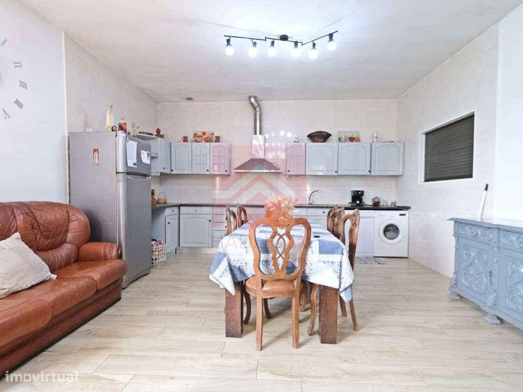 Moradia V3+1 em Fânzeres-5