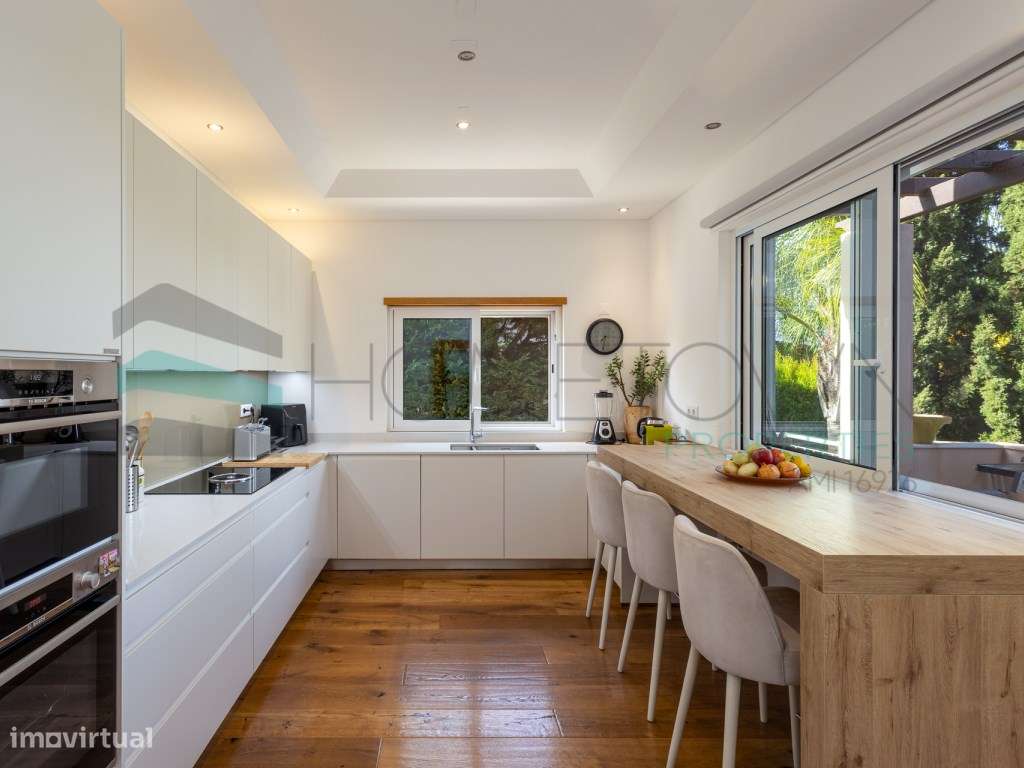 Elegante Moradia T4 com Piscina Privada e Jardim no The Crest, Alma... - Grande imagem: 4/51