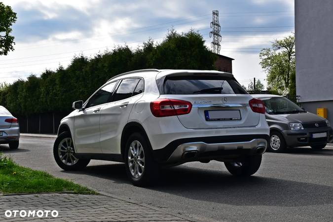 Mercedes-Benz GLA 250 7G-DCT - 8