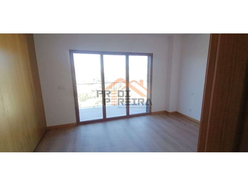 Situado na Ramada, T2 a Estrear | Varandas + Terraço | Parqueamento... - Grande imagem: 5/31