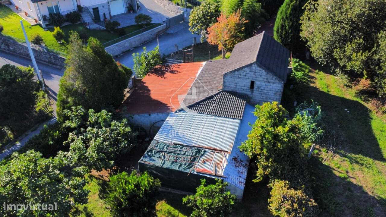 Quintinha com Potencial para Recuperação junto à Vila-41