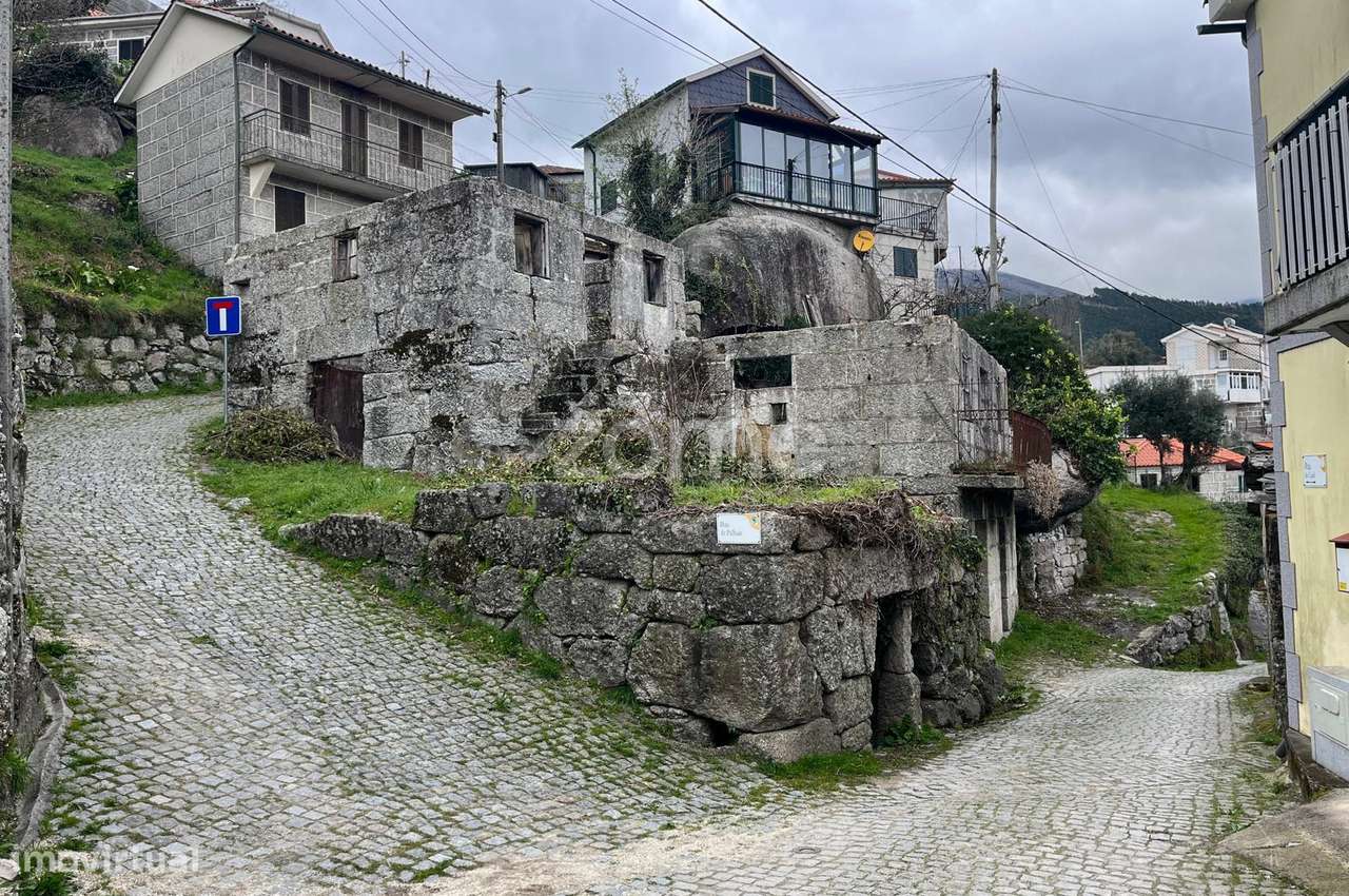 Casa centenária para reconstrução em Ansiães, Amarante - Grande imagem: 4/36