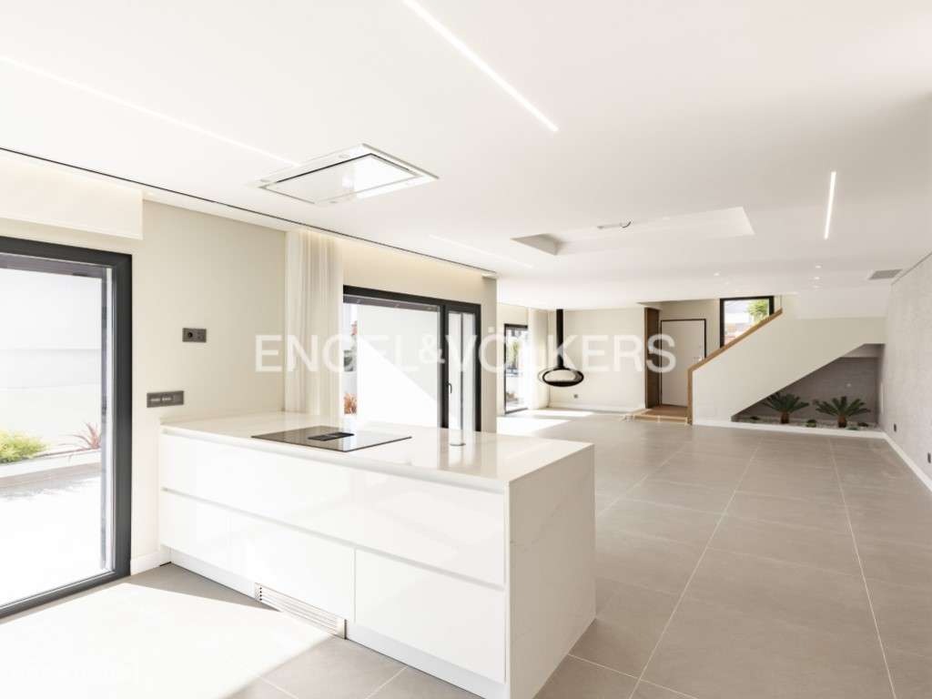 Luxuosa Moradia T4 na Sobreda - Grande imagem: 3/39