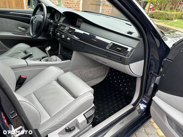 BMW Seria 5 520d Touring Special Edition - 23