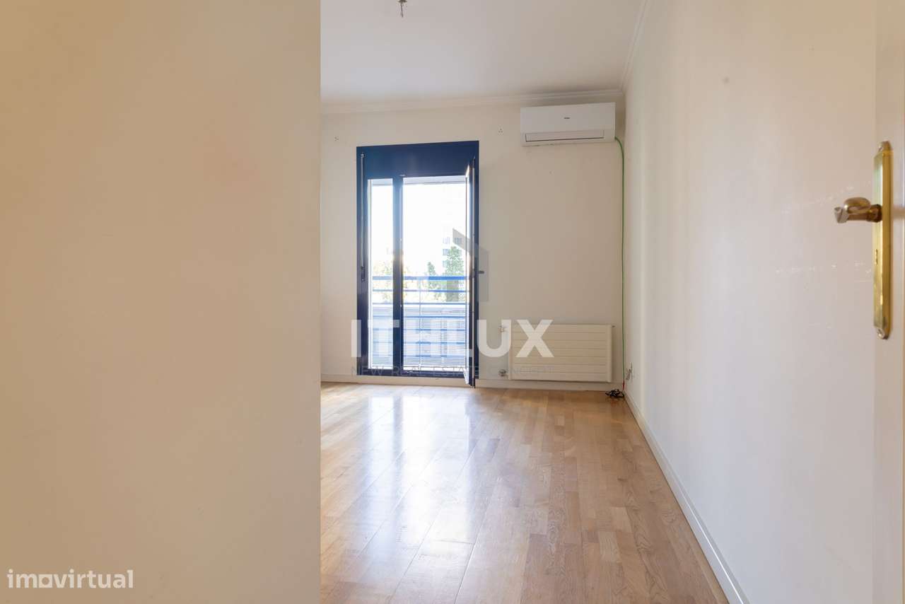 T3 Renovado nos Twin Towers – Campolide, Lisboa-40