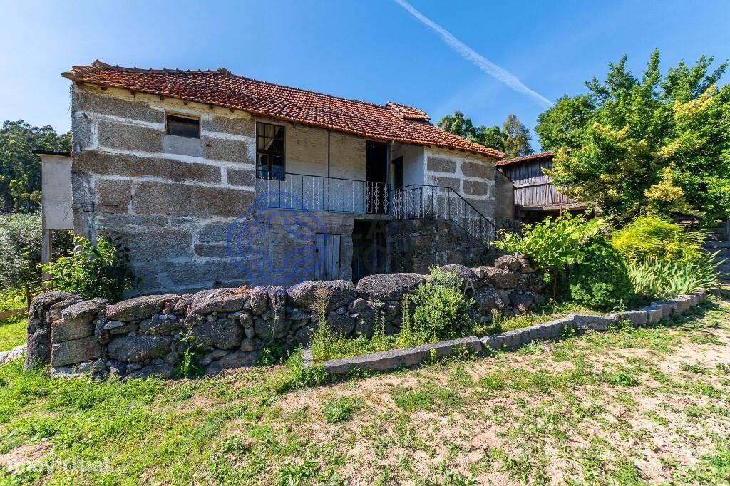 Quinta com Casa Rústica e Terreno com +5000 m2