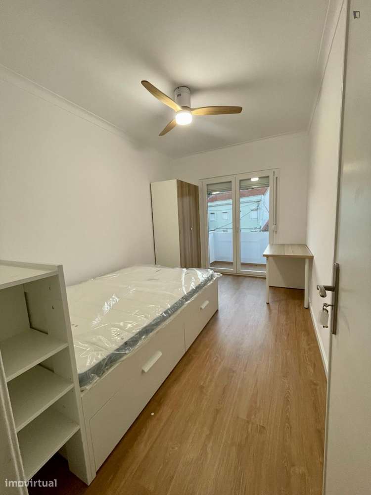Quarto - localizado em Almada Lisbon - Grande imagem: 5/8