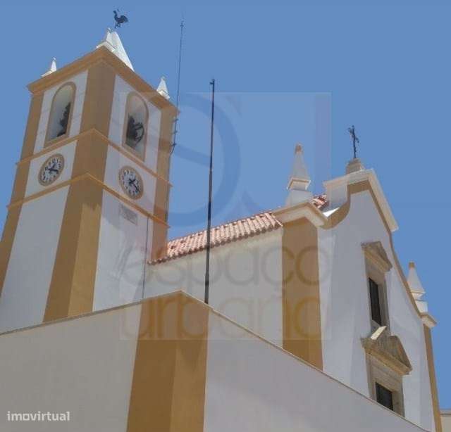 Pêra - Terreno Urbano com 645 m2 - Localização Central-9