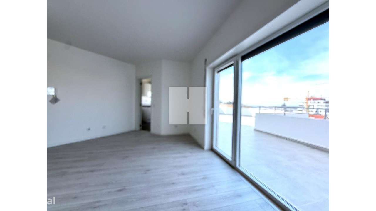 T0 NOVO c/ Terraço no Bairro Novo-18