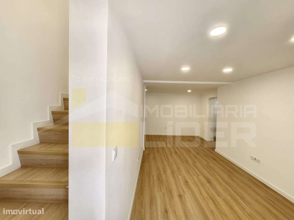 Moradia T4 na Freixofeira a 5 minutos da Freiria. 
Espaço, confort...-7