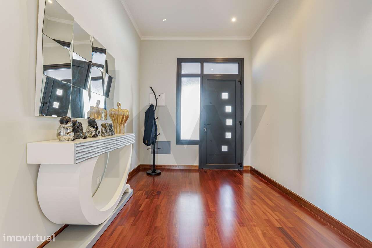 Moradia T4 com vista panorâmica | Estreito de Câmara de Lobos - Grande imagem: 5/60