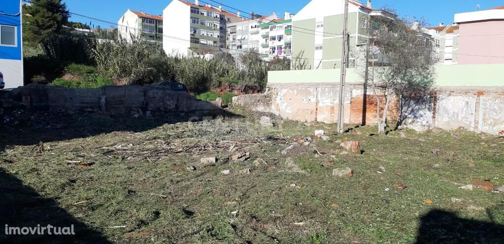 Terreno Urbano com 448,6 m2 oportunidade para construção.