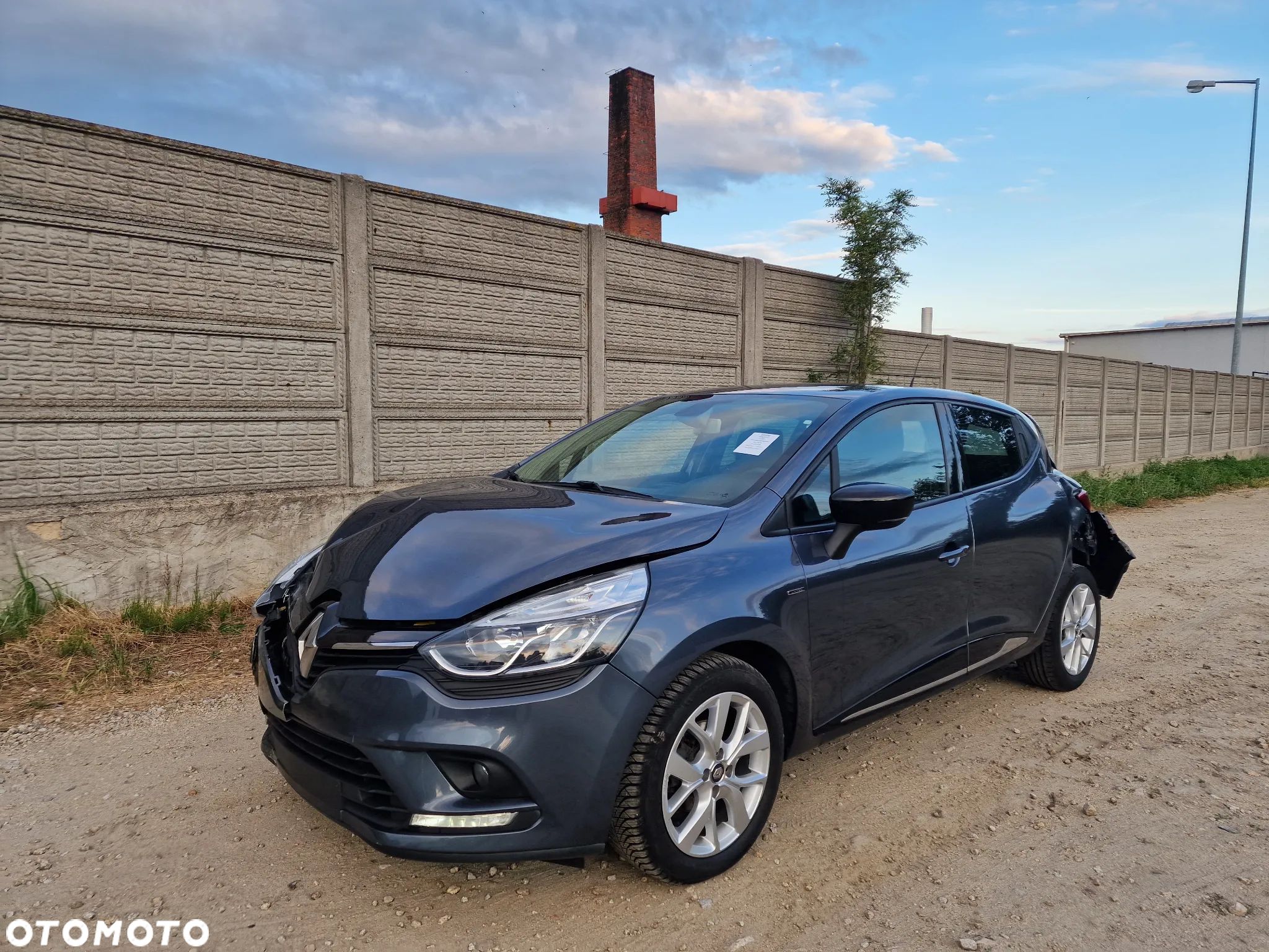 Renault Clio 0.9 TCe Limited - 1