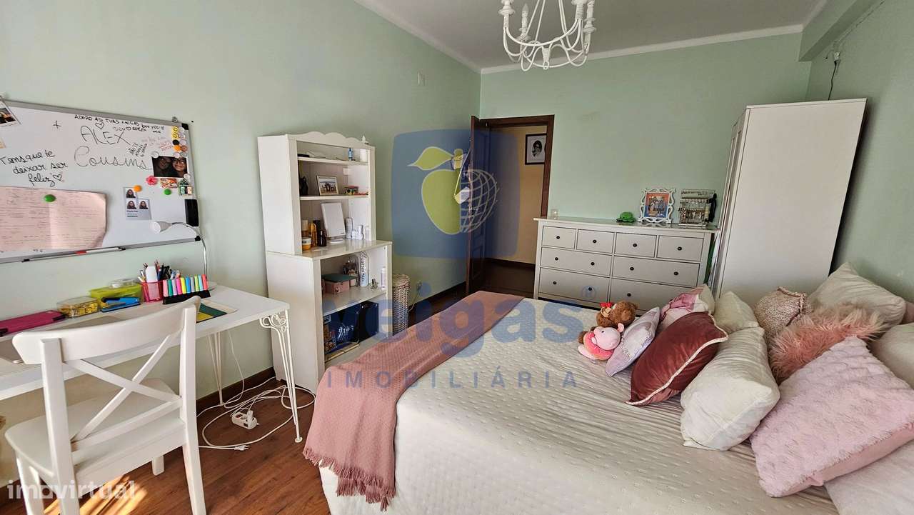 Apartamento T4 com 3 WC e Estacionamento-31