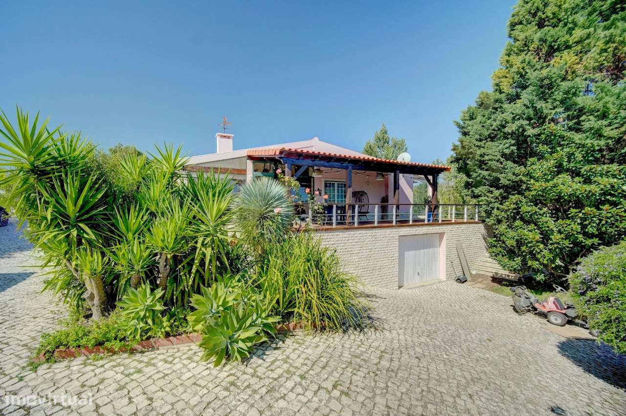 Quinta com Casa Tradicional com Piscina e Terreno de 8.800 m²-8