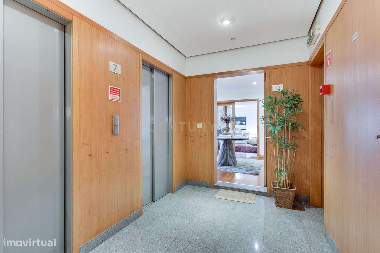 T4+1 na 1ª linha Condomínio fechado Parque das Conchas-57