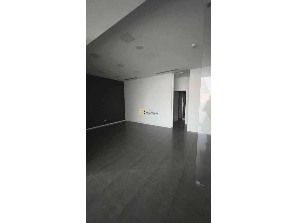 Loja em São Vicente | Braga - Grande imagem: 2/6