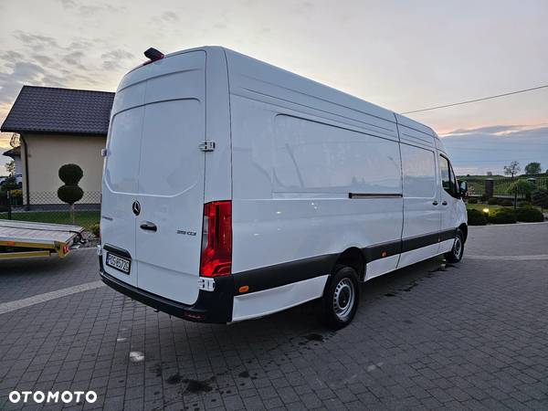 Mercedes-Benz Sprinter 319 - 13