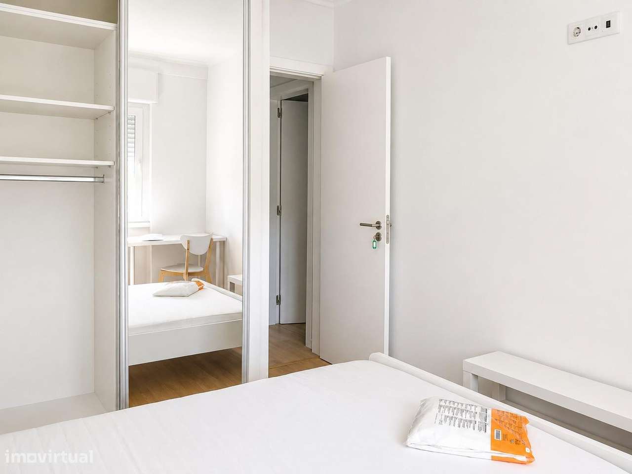 T2 totalmente remodelado, para viver ou investir - Lumiar-15