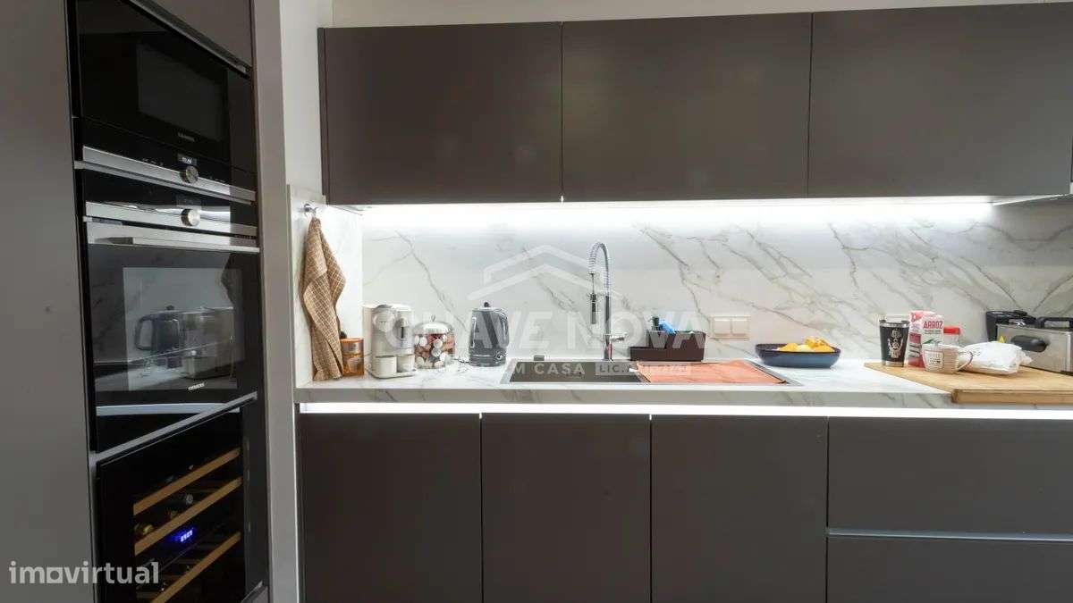Apartamento T3 Renovado em São João da Madeira-10
