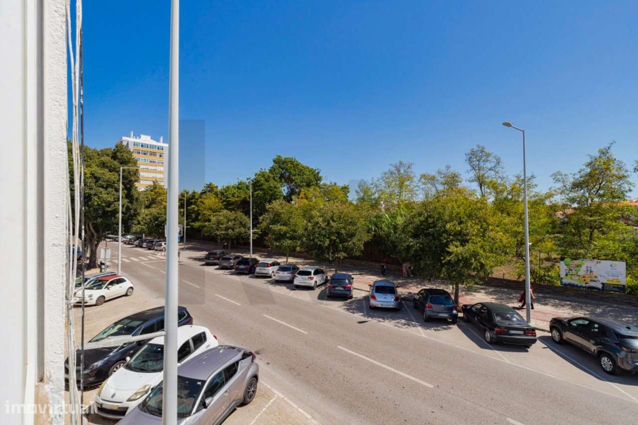 Excelente T2 Remodelado no Coração de Setúbal – Av. da República da Gu-16