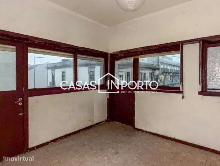 Prédio de Prestígio no Centro do Porto - Grande imagem: 4/20