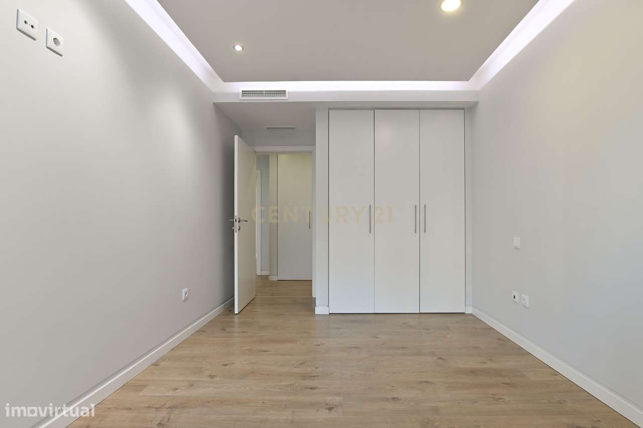 Apartamento T3 de Luxo com Box para 2 Carros — Quinta das Marianas, Pa-32